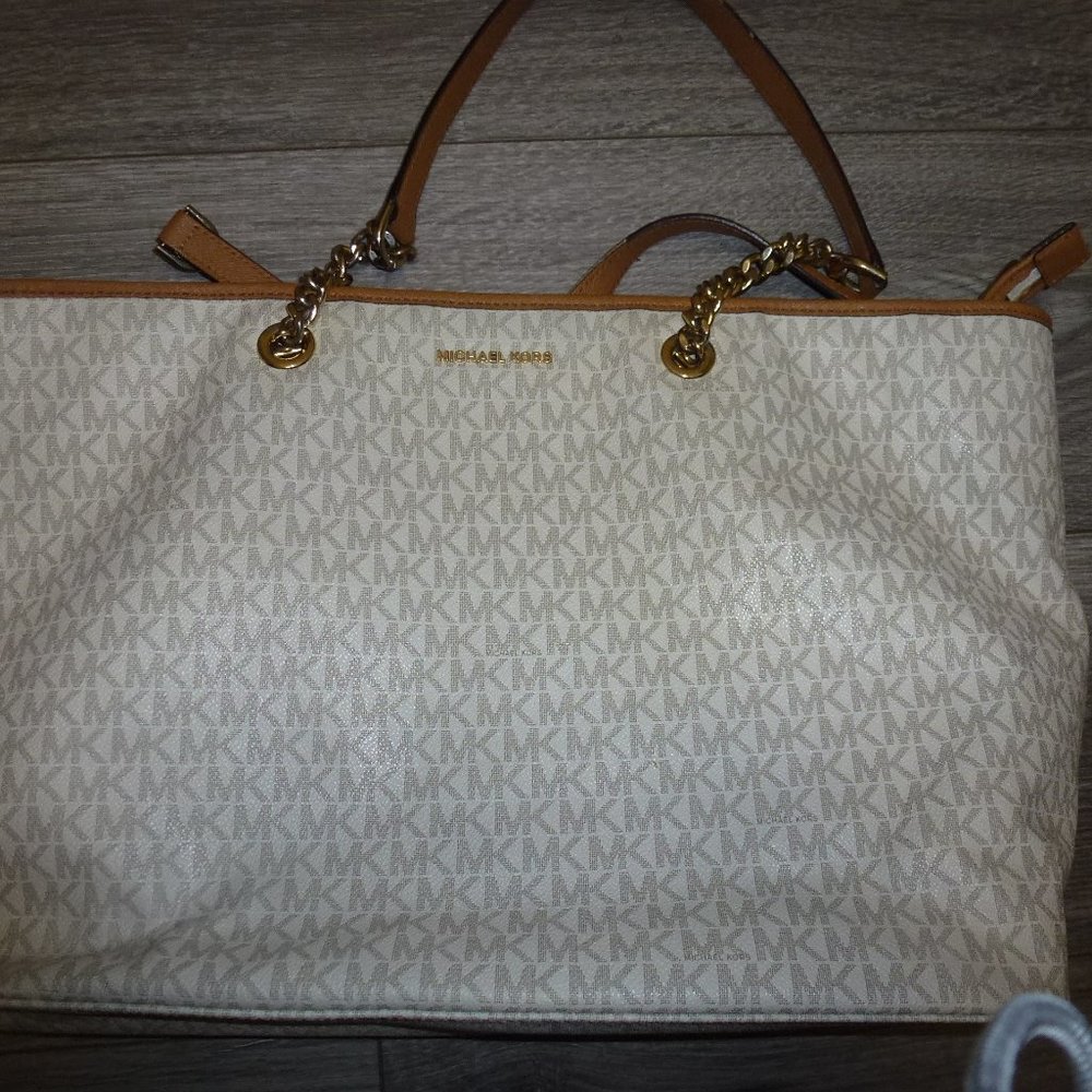 Michael Kors Jet Set Tote